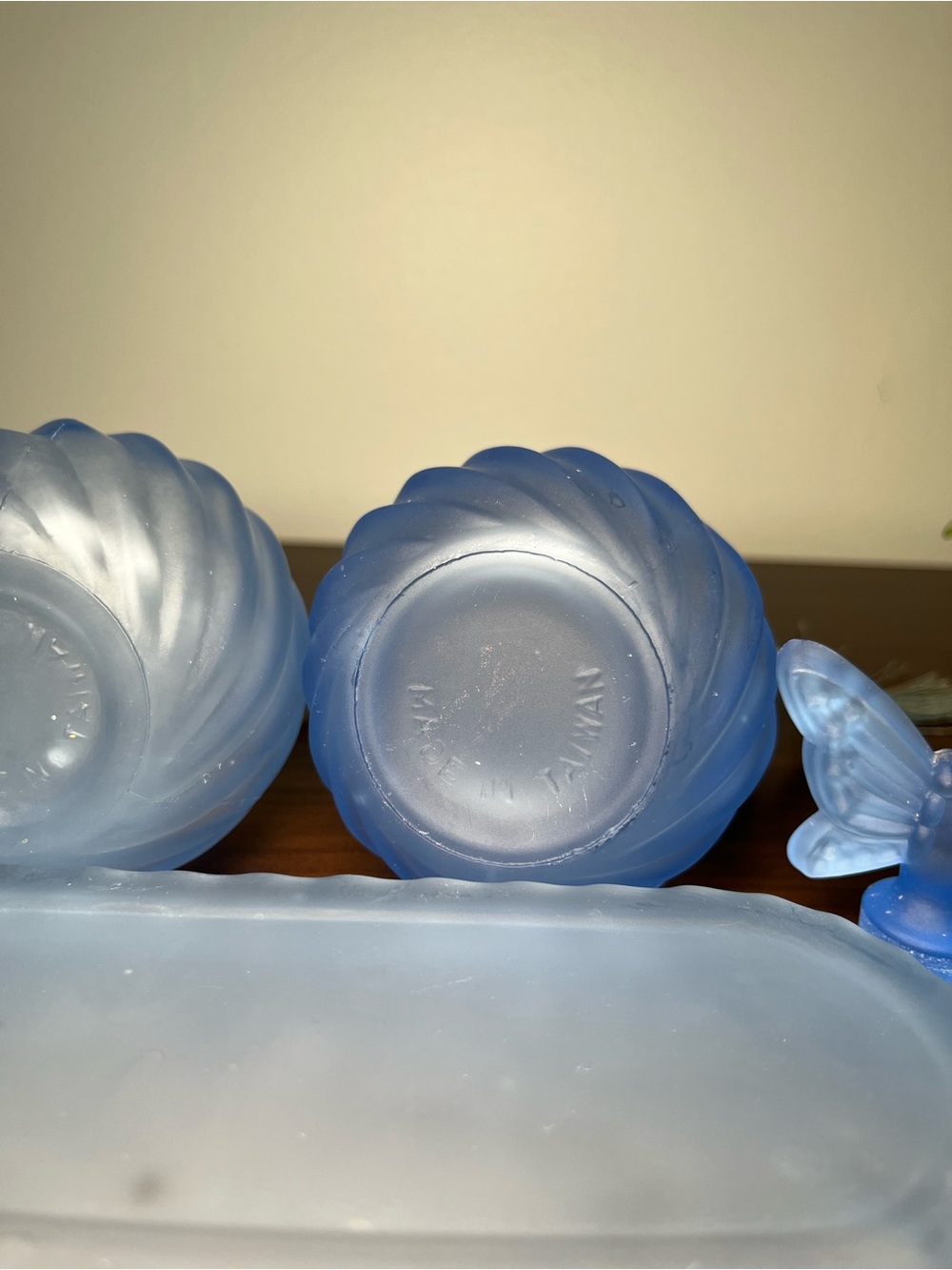 Vtg Vanity Set Frosted Glass Butterfly β’ Perfume Atomizer Powder Jar Hollywood - Picture 11 of 15